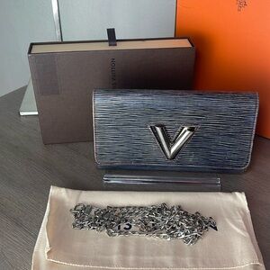 LV twist leather wallet